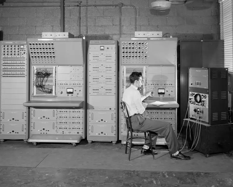 File:EAI PACE 16-31R (NASA, 1956) 2.jpg