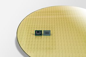 snapdragon-8cx-compute-platform-chip-on-wafer.jpg