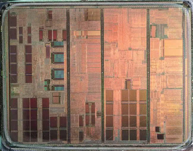AMD Athlon K7500MTR51B C die shot.jpg